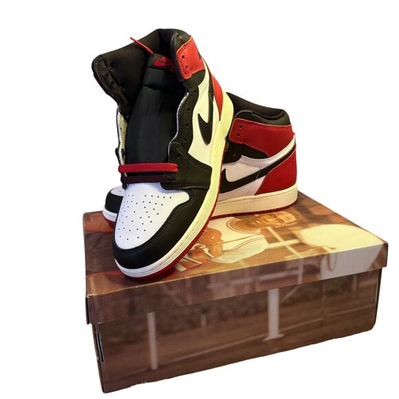Nike Air Jordan 1 Retro High OG GS Sz 7Y / 8.5 Women FD1437 106 - Picture 1 of 9